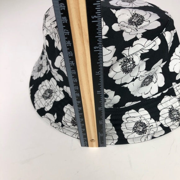 NWT STEVEN MADDEN upf 50+sun protection reversible floral bucket hat one size - Picture 3 of 10